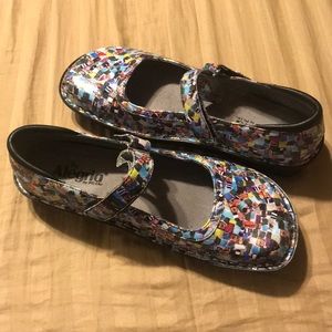 Algeria super cute Velcro close Shoes ❤️